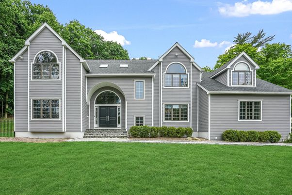 Exterior, Facade, Farmhouse