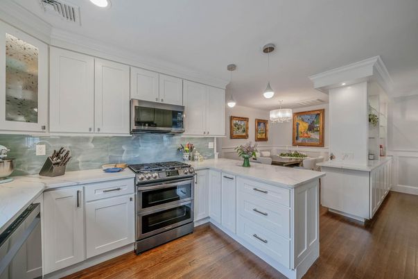 Chandelier, Dining room, Interior, Kitchen, Pendant Lights, Recessed Lighting, Stainless Steel Appliances, Wood Texture Flooring
