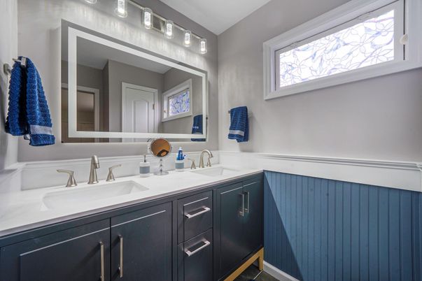 Bathroom, Dual Sink Vanities, Interior