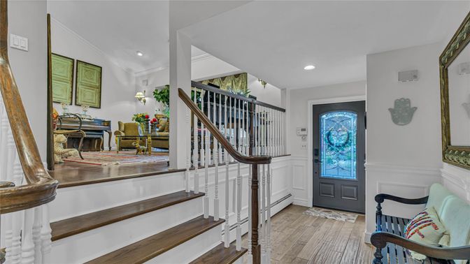 Interior, Recessed Lighting, Wood Texture Flooring