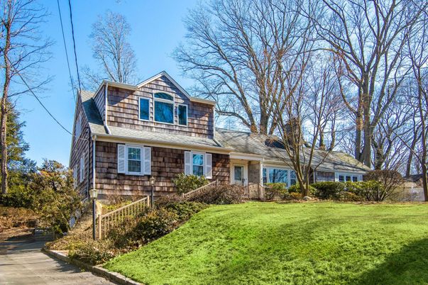 Exterior, Facade, Cape Cod