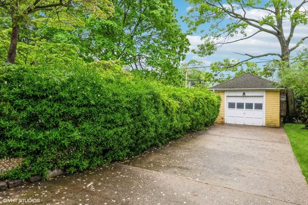 Detached Garage, Exterior