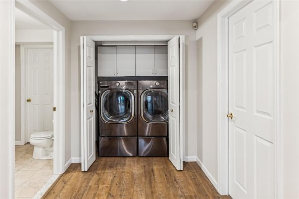 Interior, Utility Closets, Washer, Wood Texture Flooring