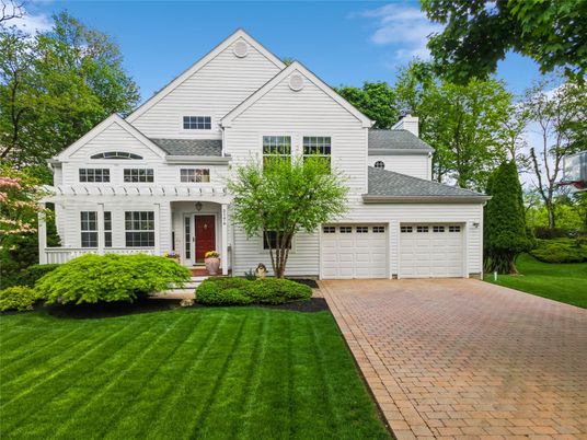Attached, Exterior, Facade, Farmhouse