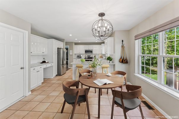 Chandelier, Dining room, Interior, Kitchen, Recessed Lighting, Stainless Steel Appliances