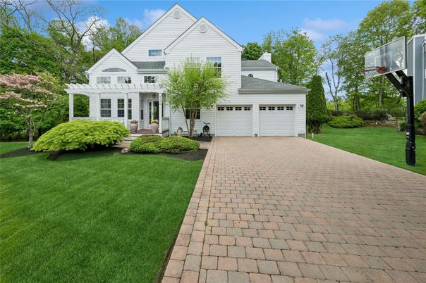Attached, Exterior, Facade, Farmhouse