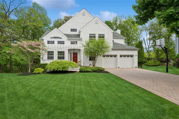 Attached, Exterior, Facade, Farmhouse