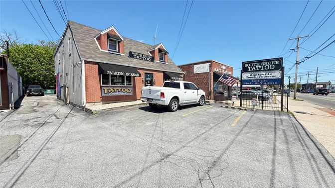 Exterior, Facade, Brick Facade, Cape Cod