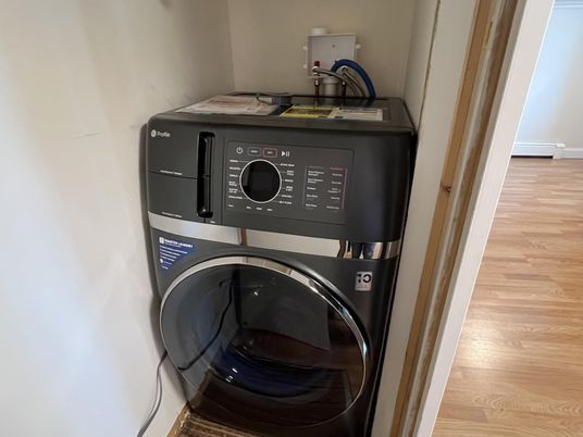 Interior, Utility Closets, Washer, Wood Texture Flooring