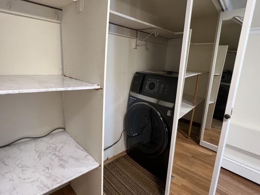 Interior, Utility Closets, Washer, Wood Texture Flooring