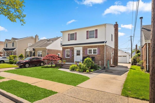 Exterior, Facade, Brick Facade, Split Level