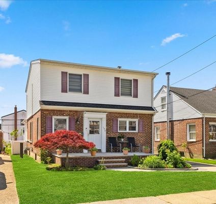 Exterior, Facade, Brick Facade, Split Level