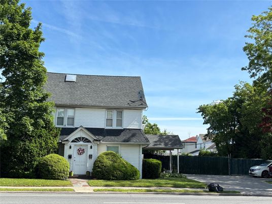 Exterior, Facade, Cape Cod