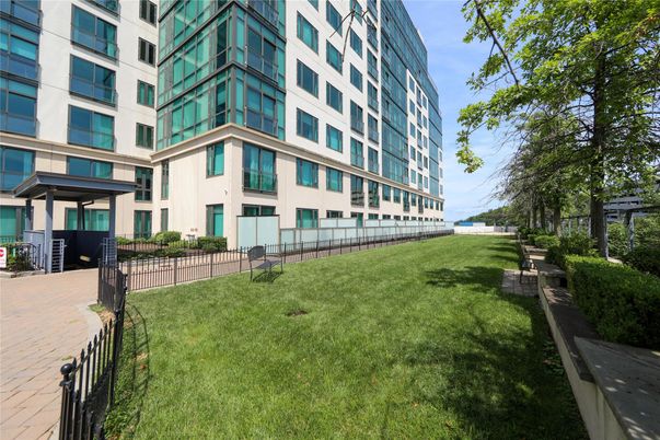 Backyard, Exterior, Facade, Highrise