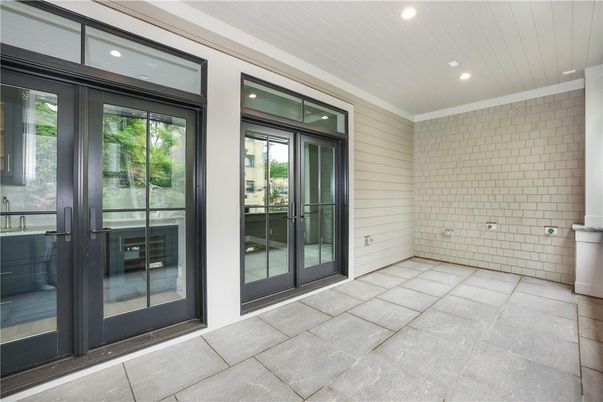 Empty room, Exterior, Recessed Lighting