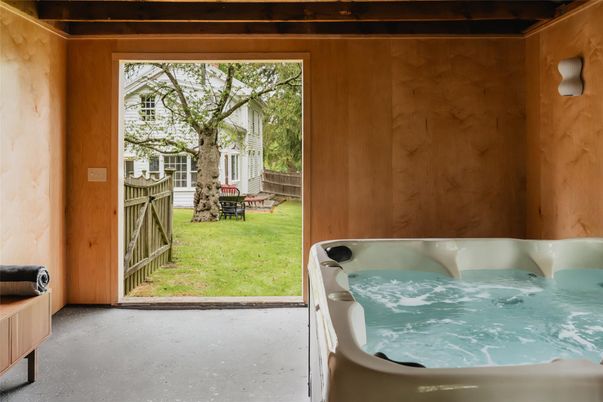 Hot Tub, Interior
