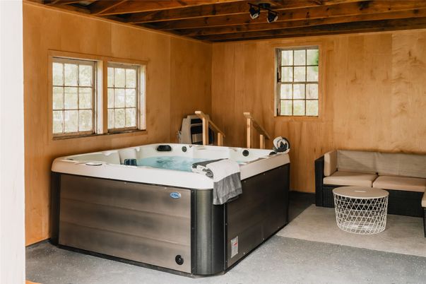 Hot Tub, Interior, Wooden Beams, Wooden Walls