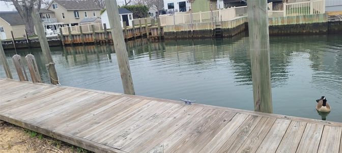 Exterior, Lake