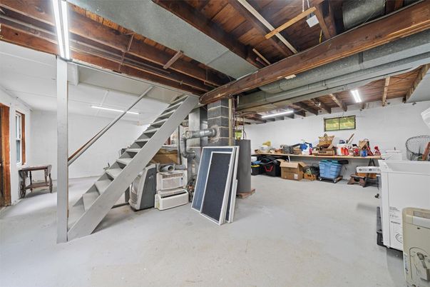 Interior, Washer, Wooden Beams