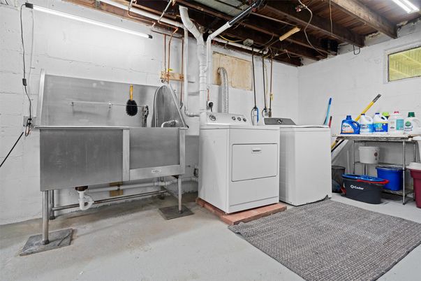 Interior, Utility Closets, Washer, Wooden Beams