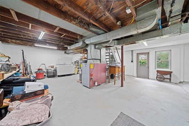 Interior, Washer, Wooden Beams