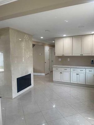 Fireplace, Interior, Kitchen, Recessed Lighting