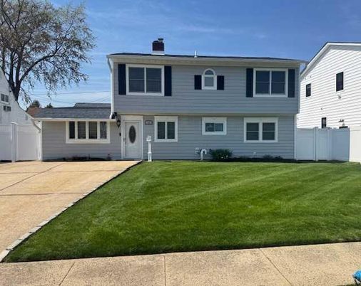 Backyard, Exterior, Facade, Split Level