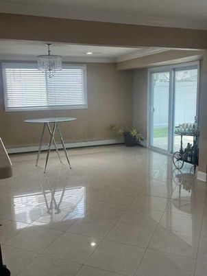 Chandelier, Empty room, Interior, Recessed Lighting