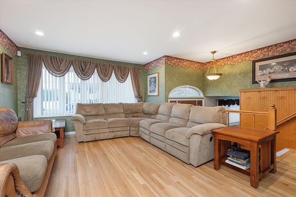 Interior, Living room, Pendant Lights, Recessed Lighting, Wood Texture Flooring