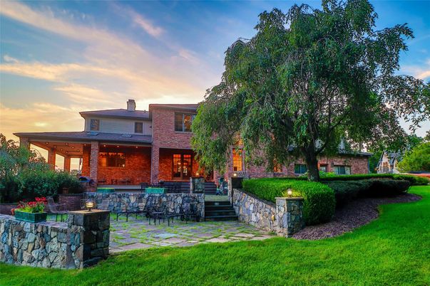 Backyard, Exterior, Facade, Brick Facade, Modern