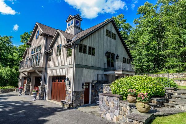 Exterior, Facade, Farmhouse