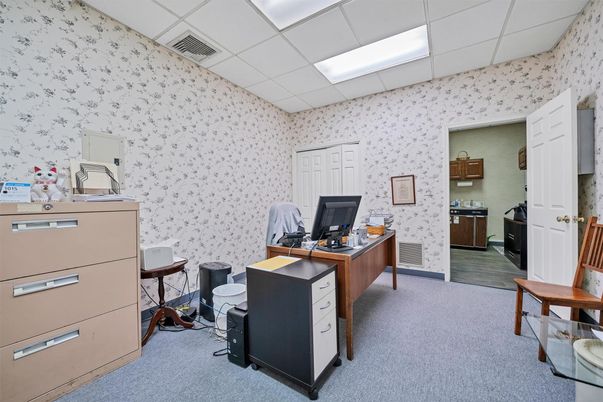 Home Office, Interior