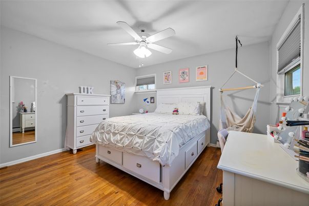 Bedroom, Interior, Pendant Lights, Wood Texture Flooring