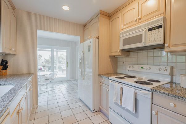 Dining room, Interior, Kitchen, Recessed Lighting