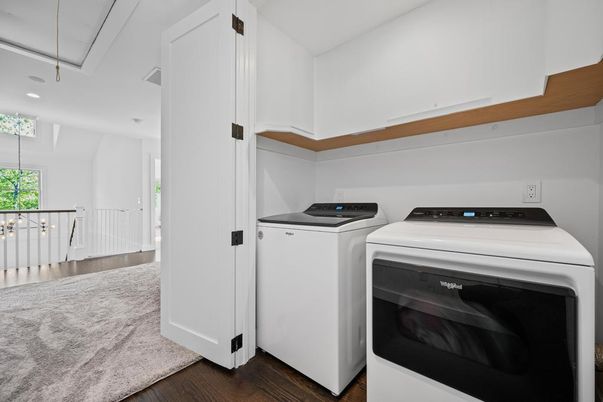 Interior, Recessed Lighting, Washer, Wood Texture Flooring