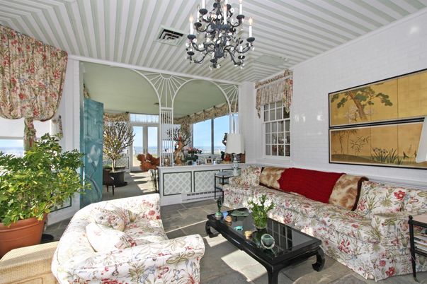 Chandelier, Interior, Living room