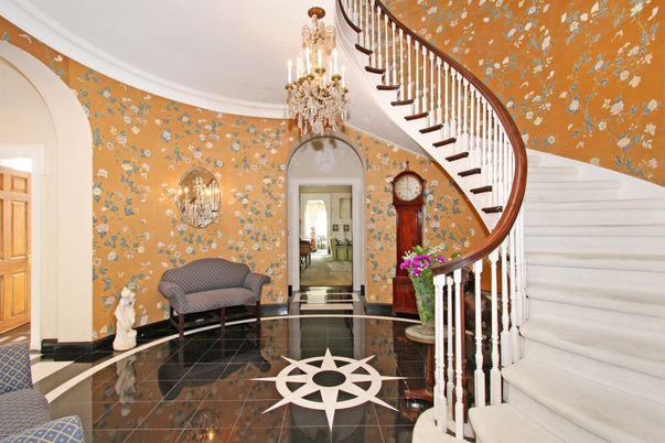 Chandelier, Interior
