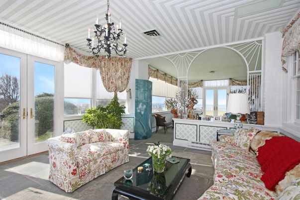 Chandelier, Interior, Living room