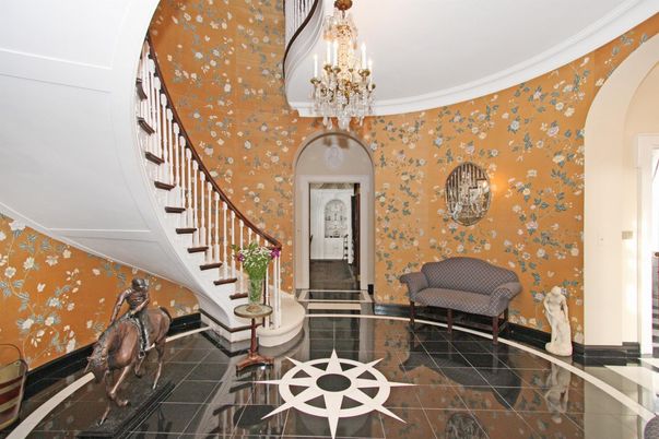 Chandelier, Interior