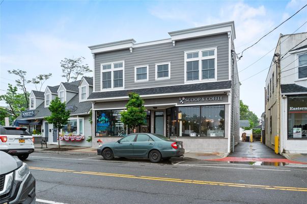 Exterior, Facade, Rowhouse