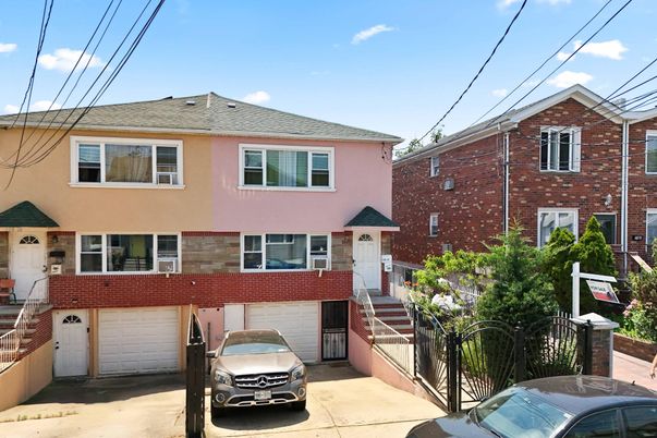 Attached, Exterior, Facade, Brick Facade, Rowhouse
