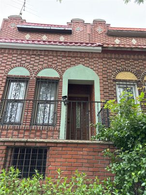 Exterior, Facade, Brick Facade, Rowhouse