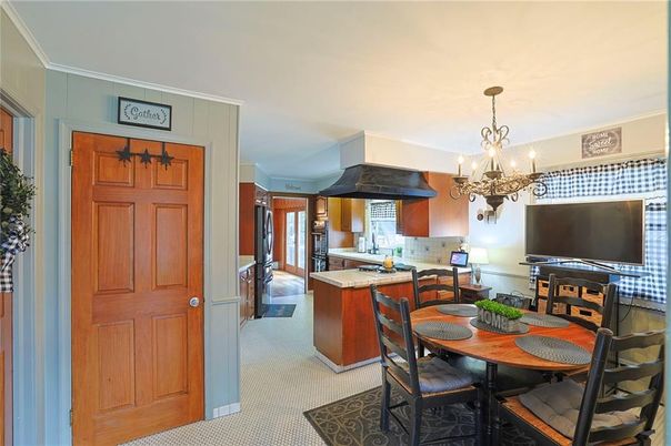 Chandelier, Dining room, Interior, Kitchen