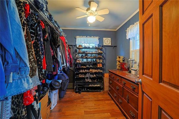 Interior, Walk-in Closets, Wood Texture Flooring