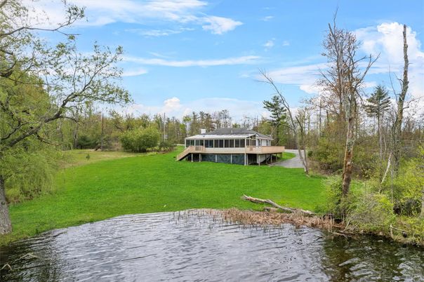 Exterior, Lake