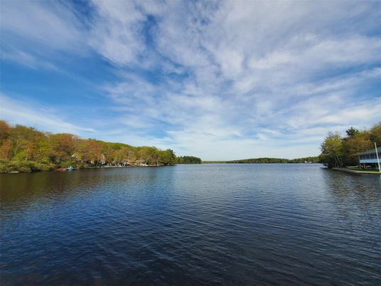 Exterior, Lake