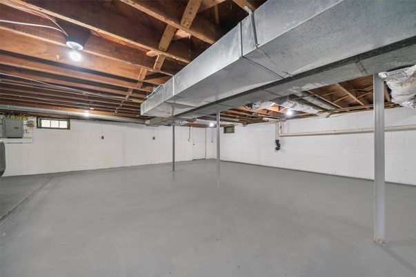 Garage, Interior, Wooden Beams