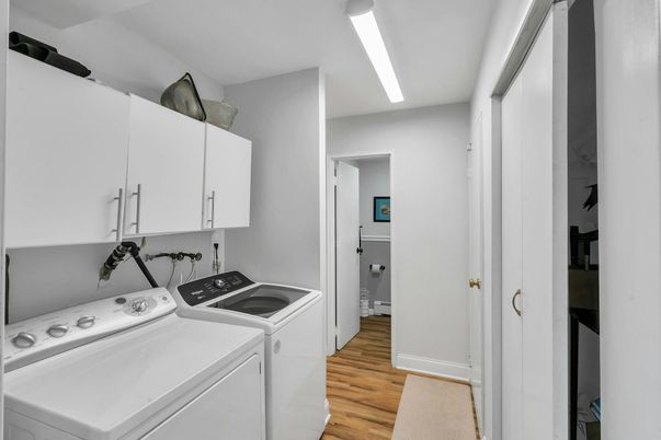 Interior, Utility Closets, Washer, Wood Texture Flooring