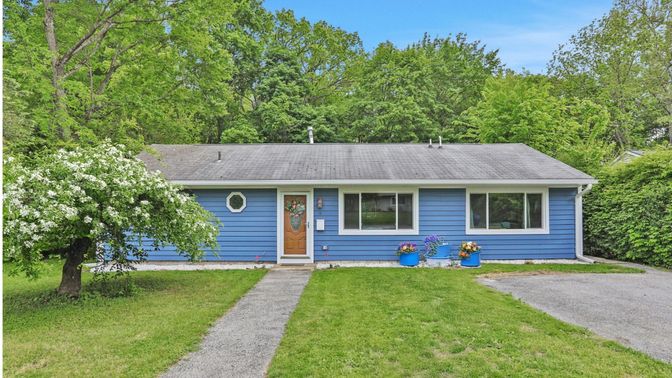 Exterior, Facade, Cape Cod