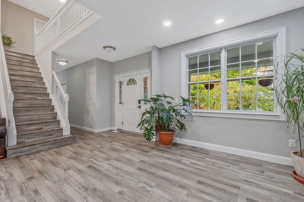 Interior, Recessed Lighting, Wood Texture Flooring